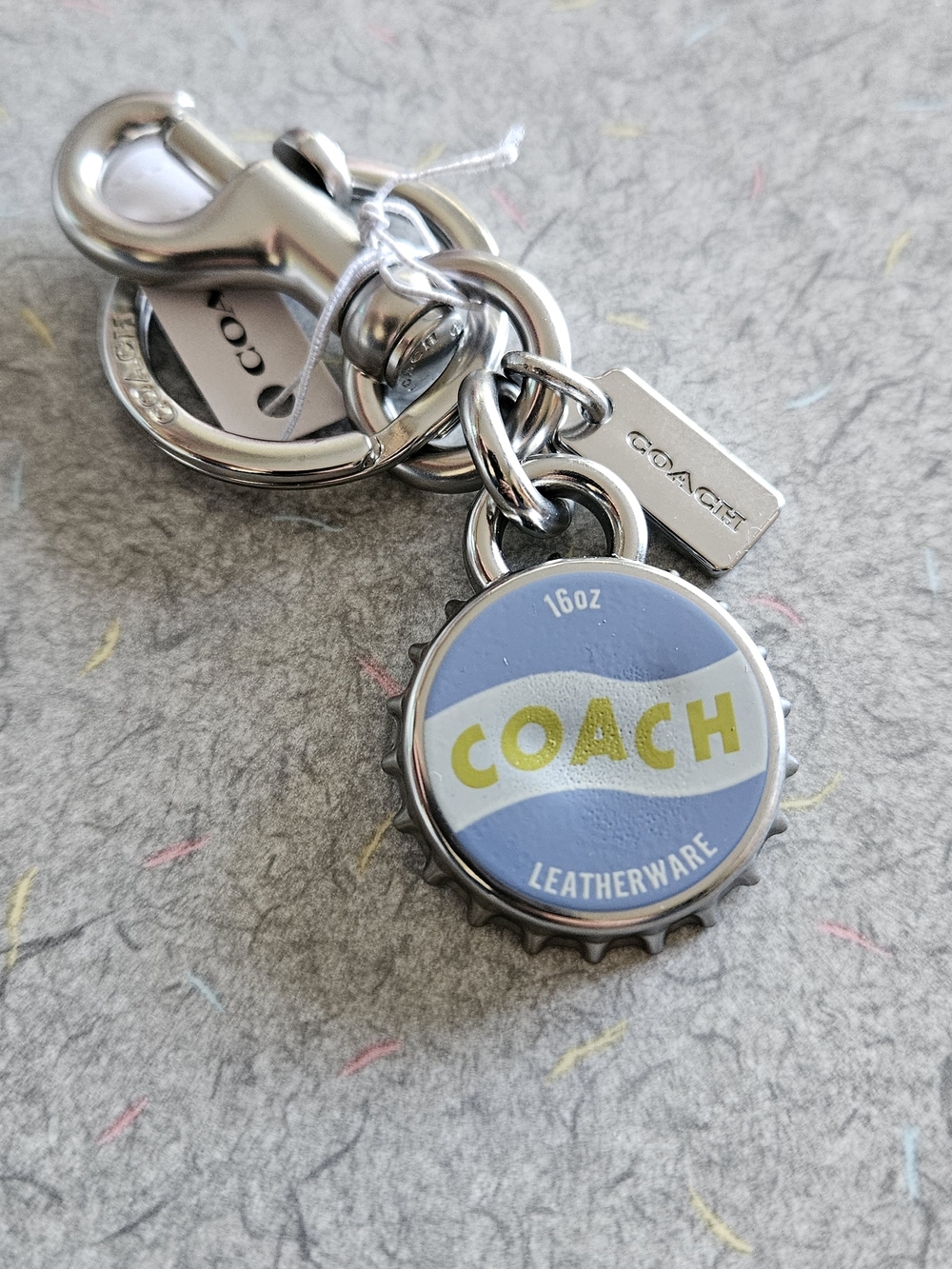 COACH BOTTLE CAP KEYRING - Picture 9 of 9
